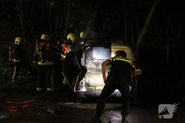 Voertuig verwoest door brandstichting