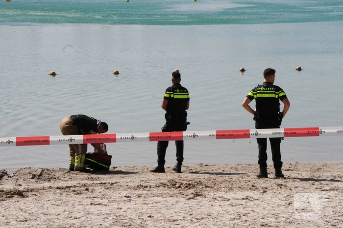 Grote zoekactie naar persoon in water Dagstrand Het Blauwe Meertje