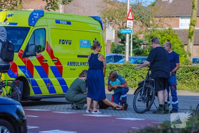 Fietsster gewond bij botsing met auto