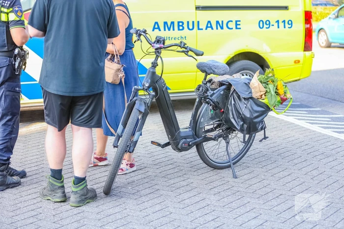 Fietsster gewond bij botsing met auto