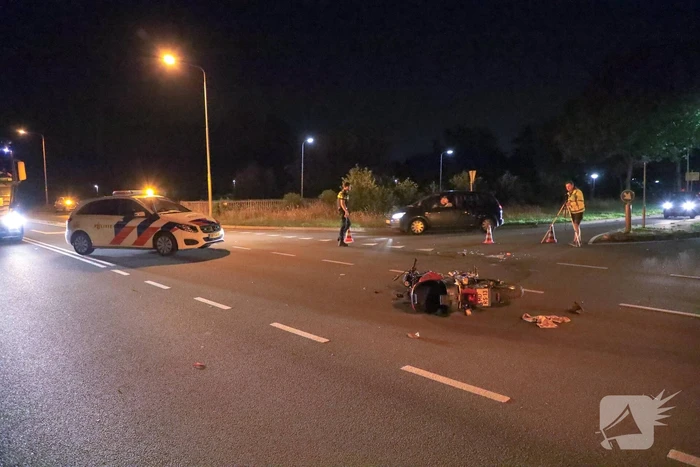 Motorrijder gewond bij botsing met personenauto