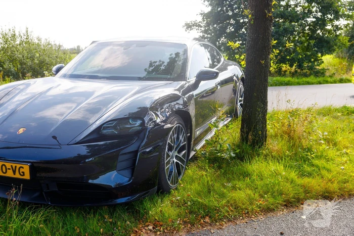 Schade aan gloednieuwe huurauto van Porsche Centrum