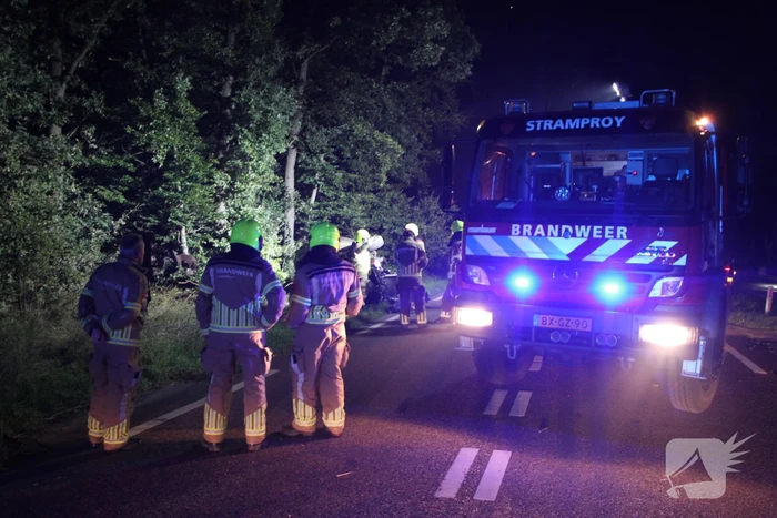 Persoon gewond nadat auto op zijkant belandt