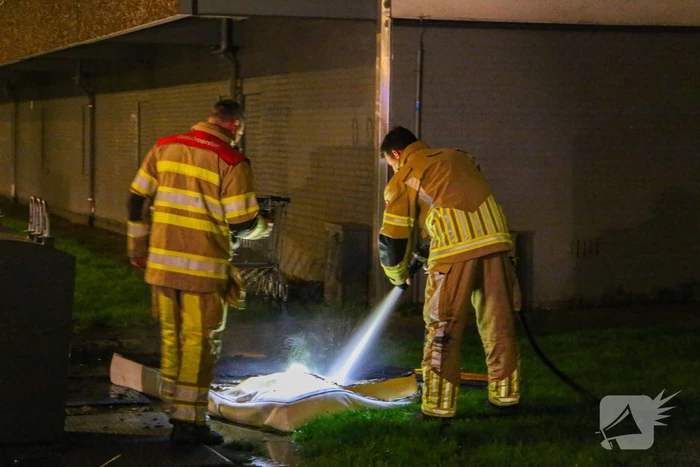 Brand in matras zorgt voor veel rookontwikkeling