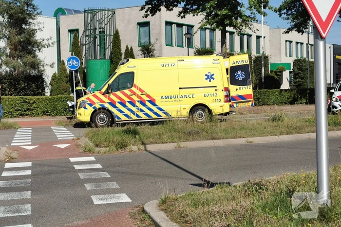 Scooterrijder ten val op fietspad