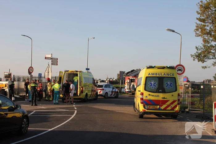 Boot vaart tegen kabel van veerpont en slaat om