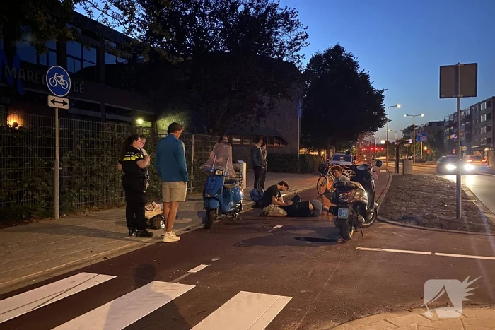 Vrouw gewond bij scooterongeval