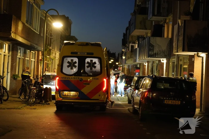 Kind gewond na val tegen auto