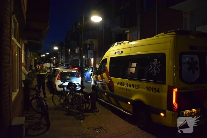 Kind gewond na val tegen auto