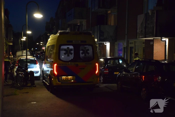 Kind gewond na val tegen auto