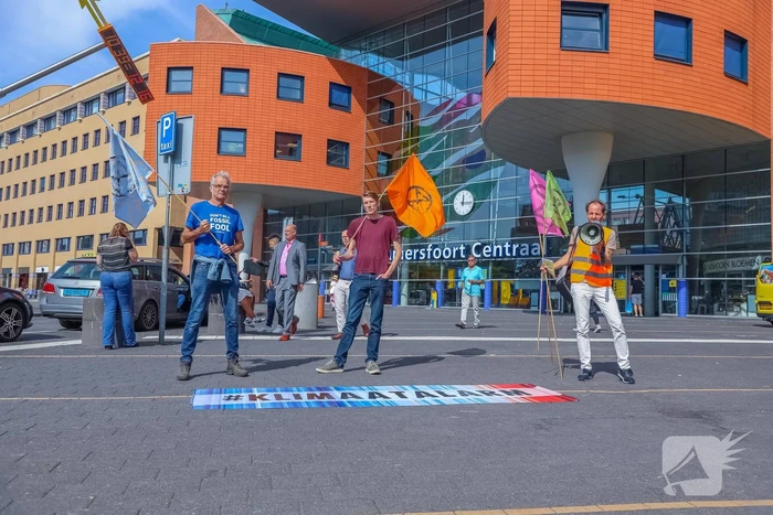 Demonstranten Extinction Rebellion voeren actie tegen klimaat