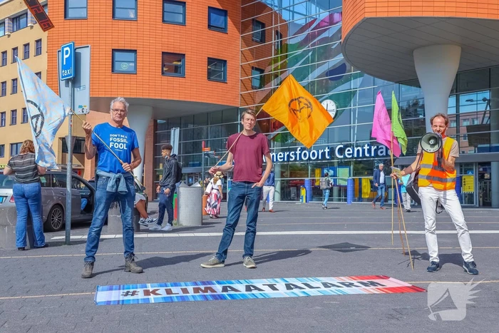 Demonstranten Extinction Rebellion voeren actie tegen klimaat
