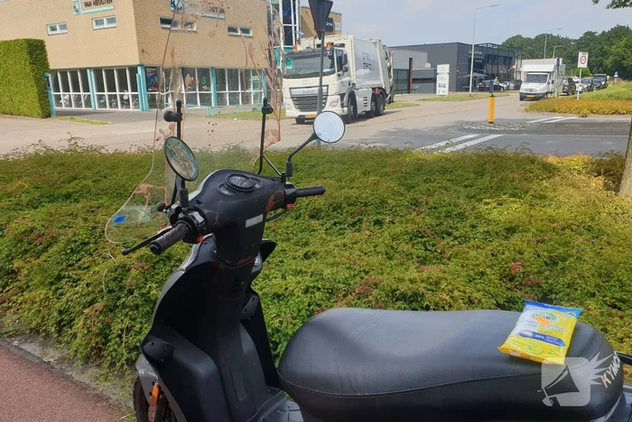 Scooterrijder gewond naar ziekenhuis na glijpartij