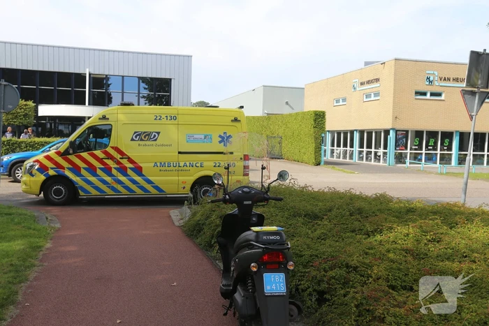 Scooterrijder gewond naar ziekenhuis na glijpartij