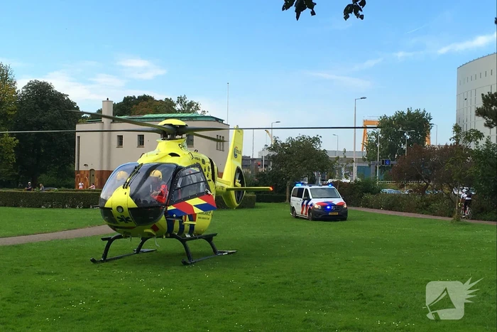 Traumahelikopter landt in Charlois op grasveld