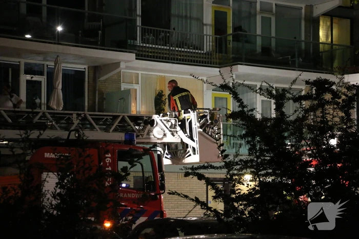 Alerte buurtbewoners melden brand in flatgebouw