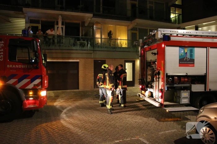 Alerte buurtbewoners melden brand in flatgebouw