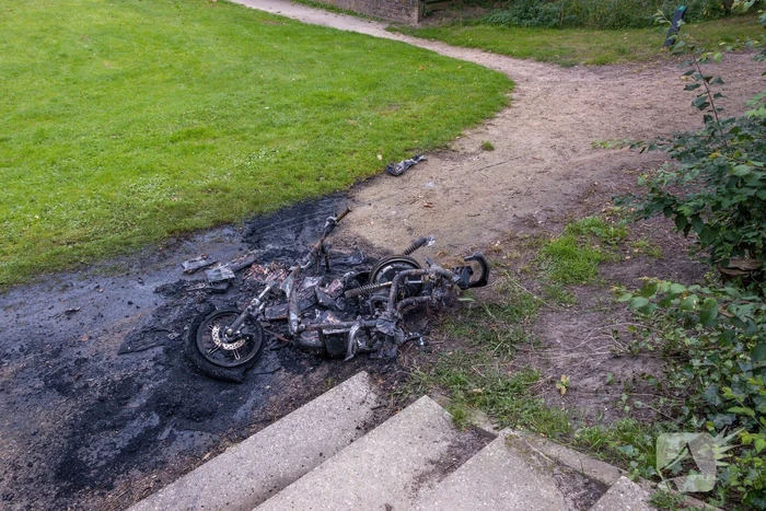 Opnieuw gaat een GO Sharing deelscooter in vlammen op