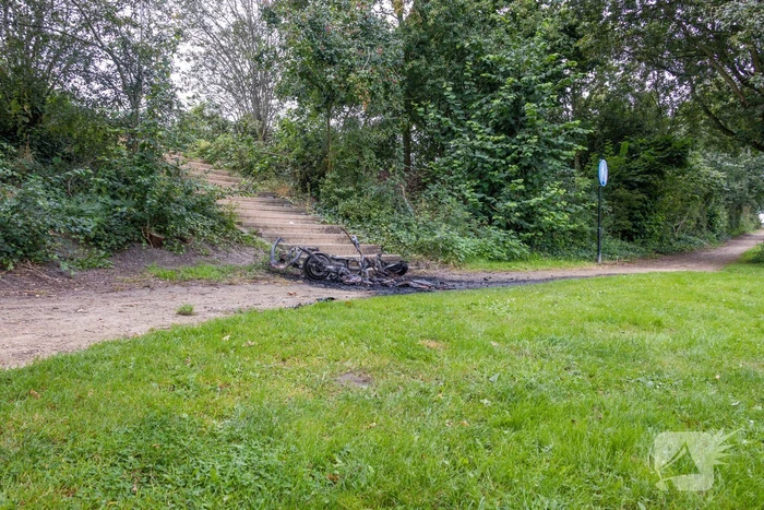 Opnieuw gaat een GO Sharing deelscooter in vlammen op