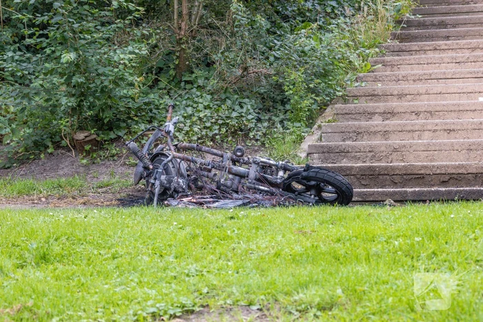Opnieuw gaat een GO Sharing deelscooter in vlammen op