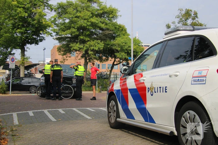 Fietser gewond bij botsing met pick-up wagen