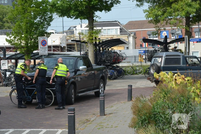Fietser gewond bij botsing met pick-up wagen