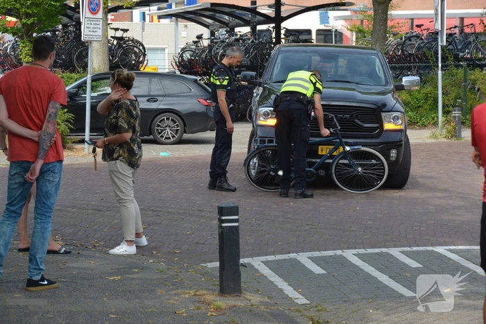 Fietser gewond bij botsing met pick-up wagen