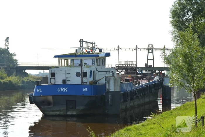 Vaarverkeer gestremd door storing in spoorbrug Van Harnixmakanaal