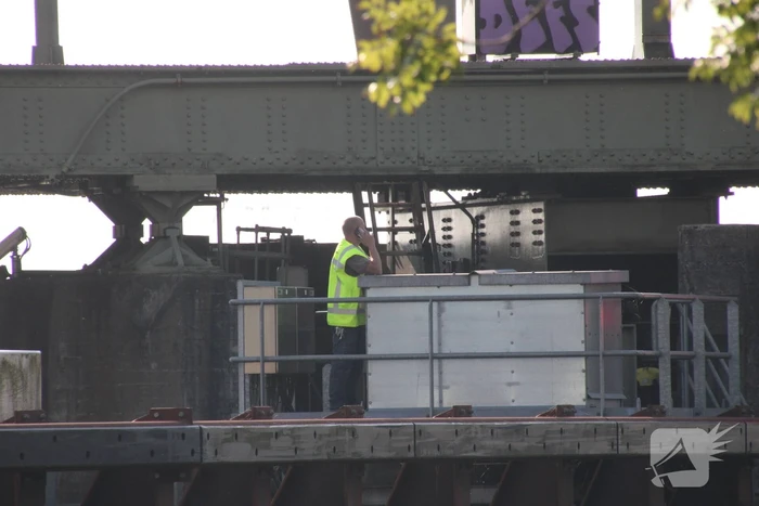 Vaarverkeer gestremd door storing in spoorbrug Van Harnixmakanaal