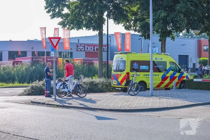 Fietsster gewond bij botsing met scooter