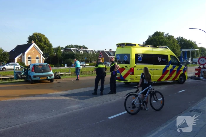 Motorrijder gewond bij botsing met personenauto