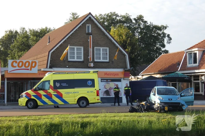 Motorrijder gewond bij botsing met personenauto