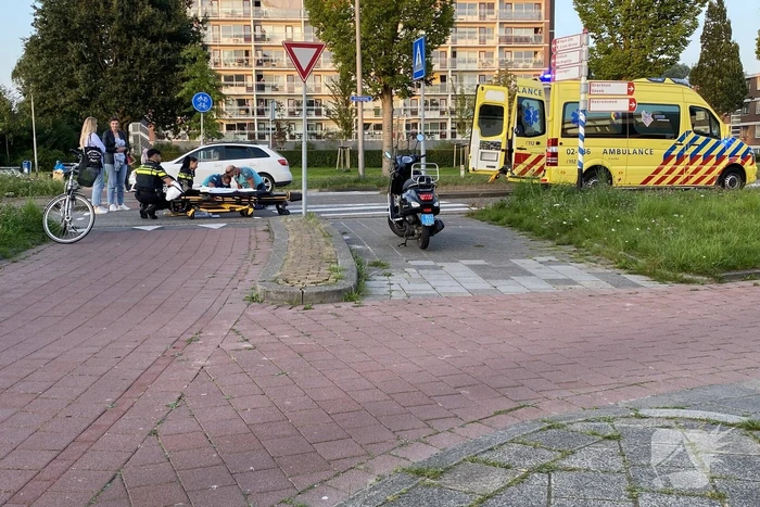 Fietsster gewond bij aanrijding met auto