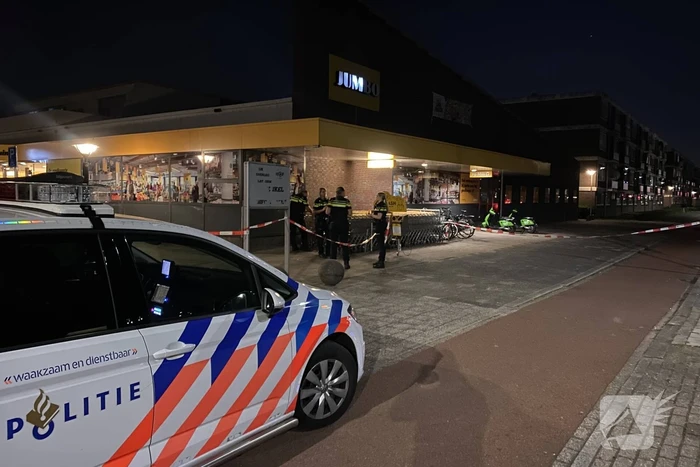 Jongeman (17) neergestoken nabij Jumbo