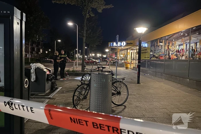 Jongeman (17) neergestoken nabij Jumbo