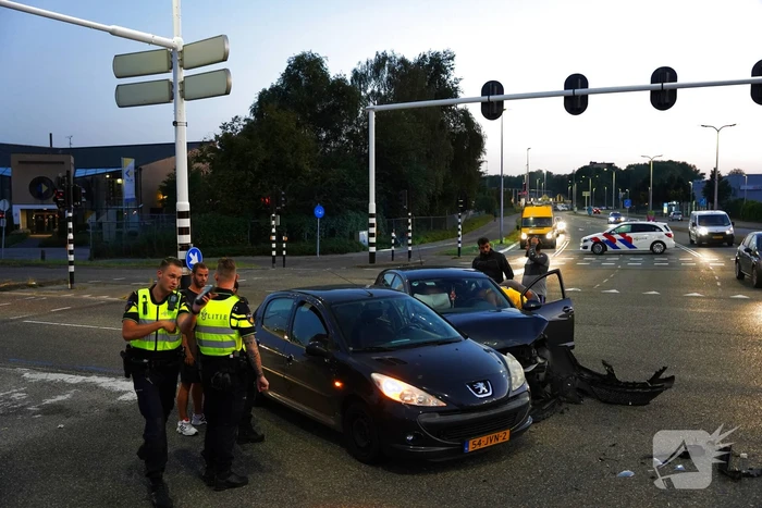 Veel schade tussen botsing auto's