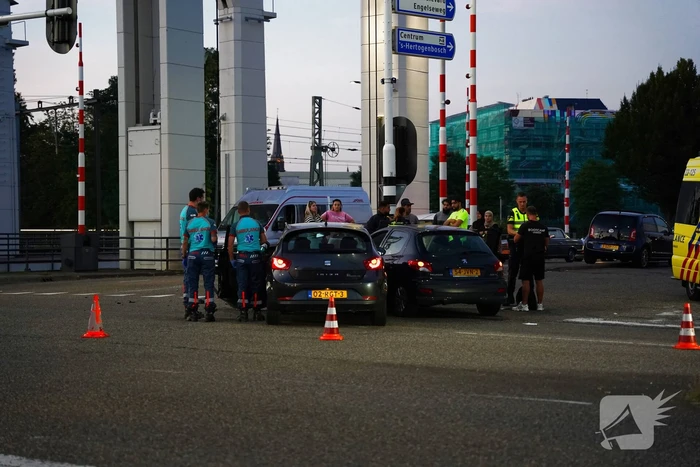 Veel schade tussen botsing auto's