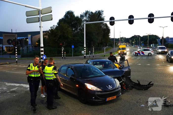 Veel schade tussen botsing auto's