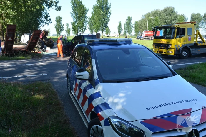 Flinke schade bij botsing tussen tractor en bestelbus