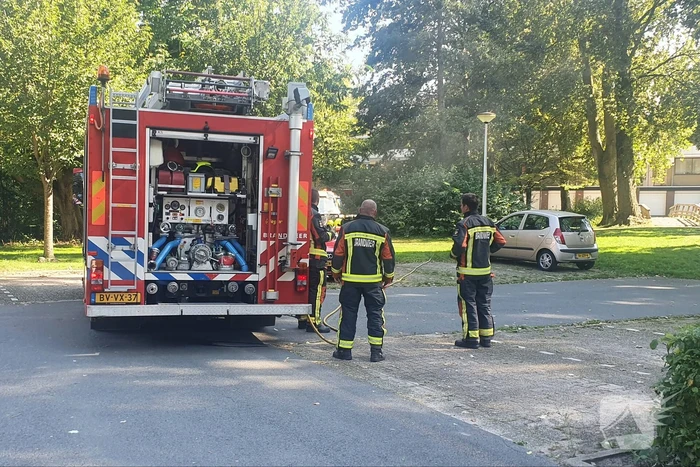 Grasmaaier vliegt plotseling in brand tijdens maaien