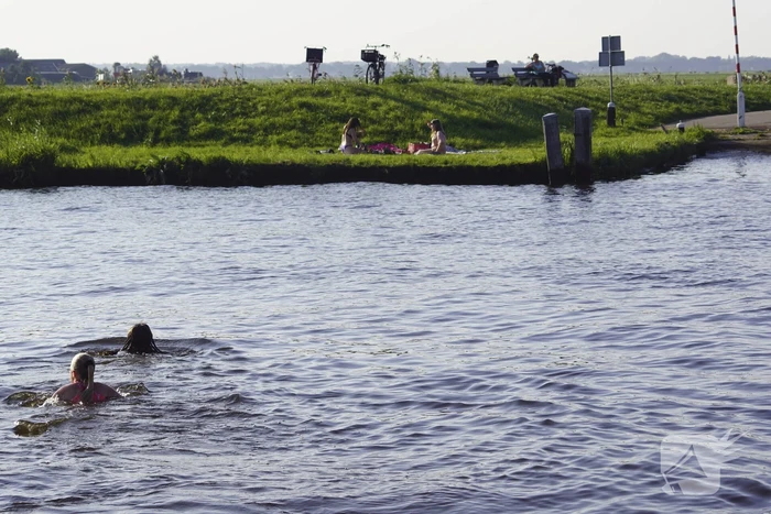 Zonaanbidders genieten van het lekkere weer