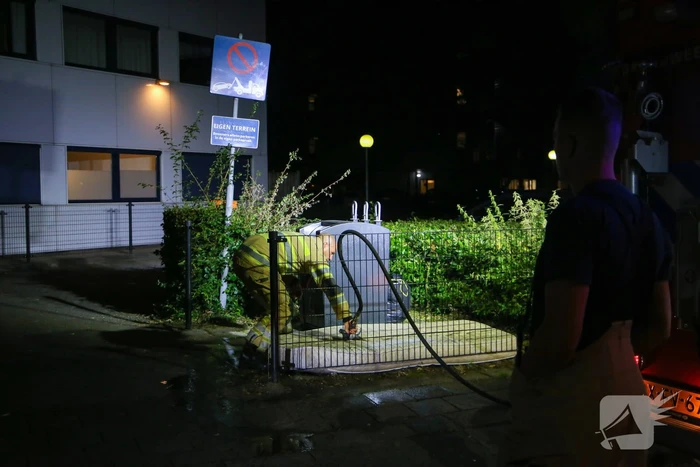 Buurtbewoners doven vlammen in matras