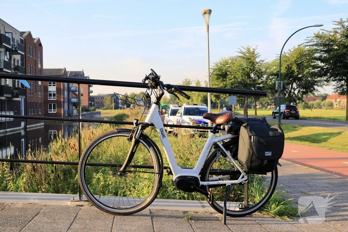E-biker gewond bij botsing op auto