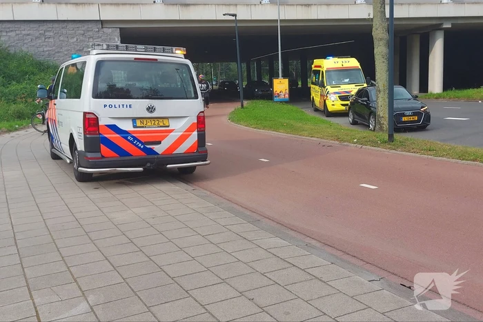 Twee scooters botsen op fietspad
