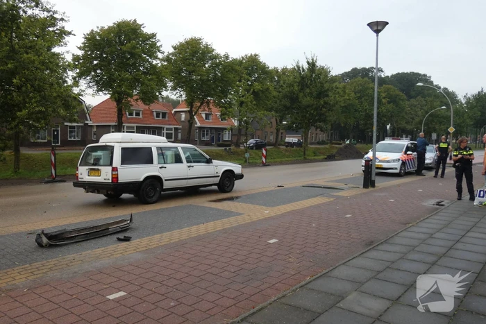Schade aan personenauto's door frontale botsing