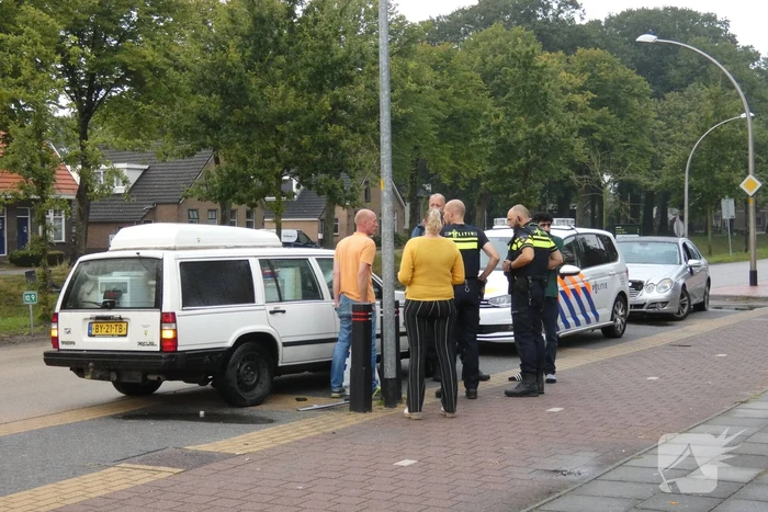 Schade aan personenauto's door frontale botsing