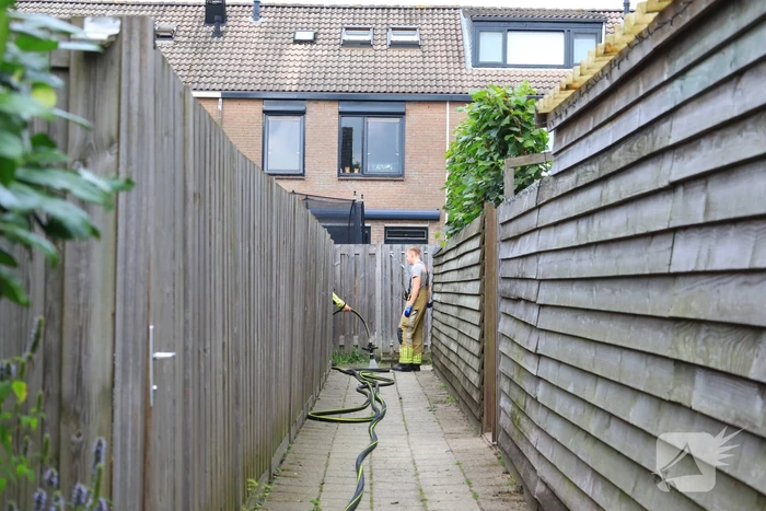 Brandweer spoelt riool door na vreemde lucht