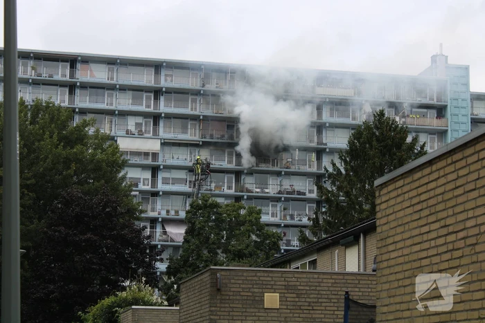 Gewonde bij hevige brand in flat