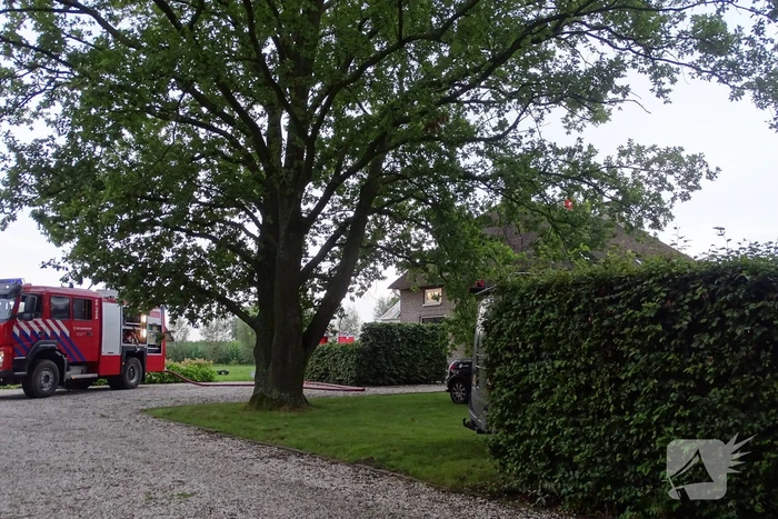 Brandweer doet controle in schoorsteen na brand