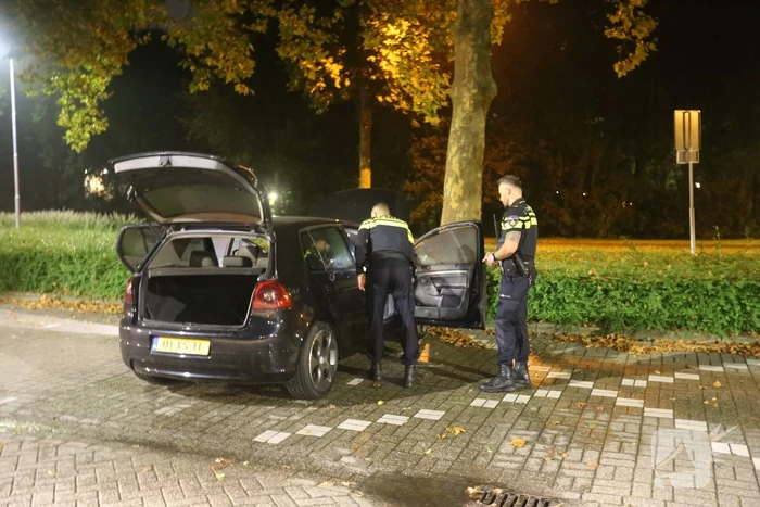 Politie doet onderzoek naar brand in personenauto